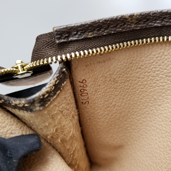 LOUIS VUITTON Classic Cosmetic Toiletry pouch Accessories/France - Picture 12 of 16